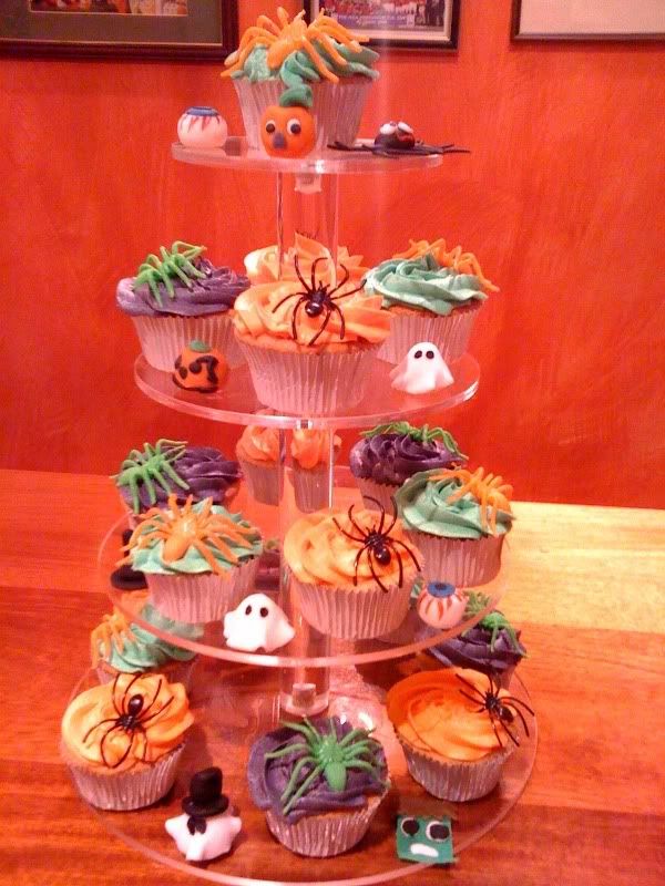 halloweencupcakes.jpg halloween cupcakes image foody_bucket