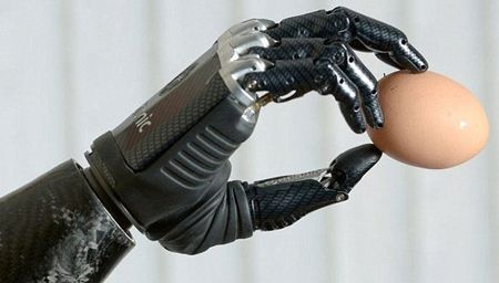 la mano bionica